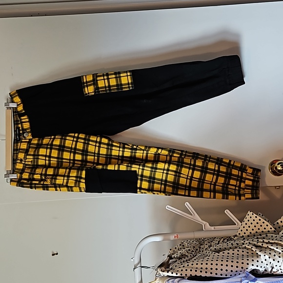 Black & Yellow Plaid Split Cargo Jogger Pants. - Picture 2 of 4